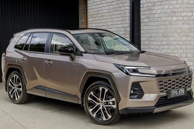 Mitsubishi nhắm cạnh tranh với SUV bán chạy nhất của Toyota