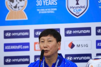 HLV Kim Sang-sik: 'Việt Nam sẽ tung đội hình mạnh để thắng Campuchia'