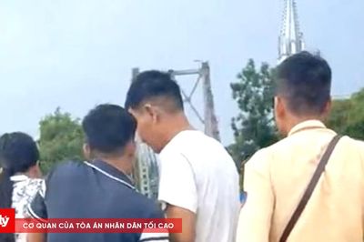 CSGT kịp thời cứu người phụ nữ định nhảy cầu