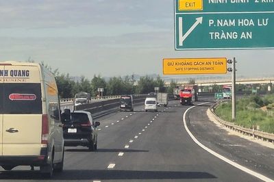 Cận cảnh đoạn cao tốc Bắc - Nam đầu tiên đủ 6 làn xe, tốc độ thiết kế tối đa 120 km/h