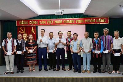 Chính sách Người có uy tín: Đúng người, đúng công cụ để giữ niềm tin cộng đồng