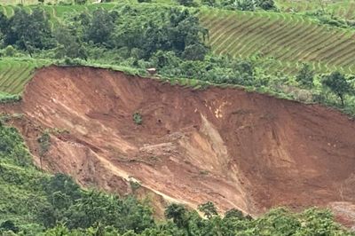 Sạt lở nghiêm trọng ở Lào Cai, 1 người nghi bị đất đá vùi lấp