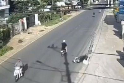 Tạm giữ thanh niên đạp ngã chồng cũ của bạn gái giữa đường