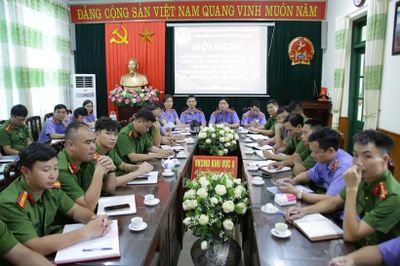 VKSND khu vực 8, tỉnh Ninh Bình tham dự hội nghị rút kinh nghiệm về công tác tạm đình chỉ