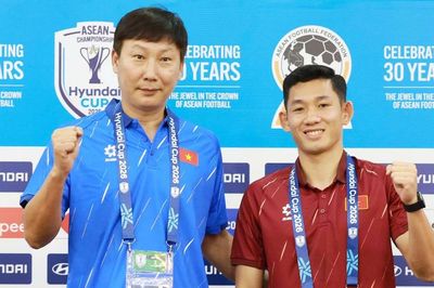 HLV Kim Sang-sik: 'Tuyển Việt Nam hướng tới chiến thắng để giữ ngôi đầu bảng'