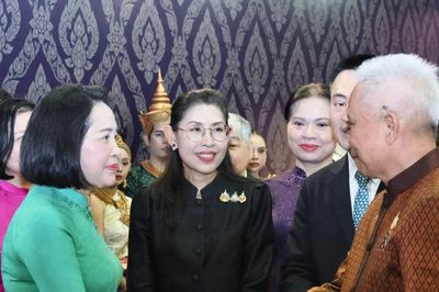 Tà áo truyền thống 'đan kết' tình hữu nghị 50 năm Việt Nam-Thái Lan