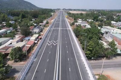 Yêu cầu nhà thầu đẩy nhanh tiến độ dự án kết nối vùng, sân bay Long Thành