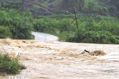 Mưa lớn gây ngập lụt, chia cắt nhiều khu vực ở Nghệ An