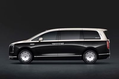 Xe MPV hạng sang dài hơn 5,3 mét, công suất 523 mã lực, giá trên 2,5 tỷ đồng