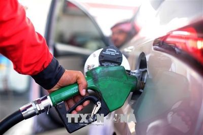Nga hạ tiêu chuẩn xăng để đối phó với thiếu hụt