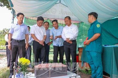 Tiếp sức lực lượng lấy mẫu ADN liệt sĩ tại Tây Ninh