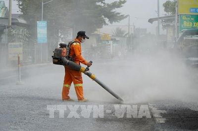 Sau phản ánh của TTXVN, Quốc lộ 30 Đồng Tháp đã thi công trở lại