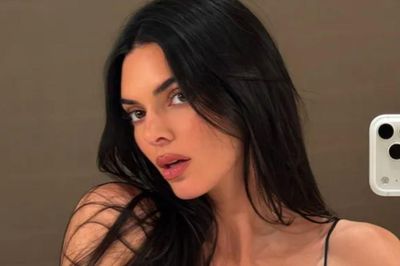 Kendall Jenner 'hồi sinh' xu hướng váy mùa hè bị chê lỗi thời