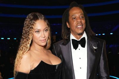 Jay-Z trở lại sau 4 năm, cùng Beyoncé đáp trả antifan