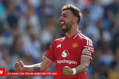 Bruno Fernandes xuất hiện trên thẻ bóng đá đặc biệt làm từ vàng 24 karat