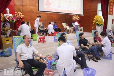 Bệnh viện Sản - Nhi An Giang tiếp nhận 200 đơn vị máu hiến