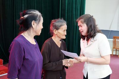 Hội Chữ thập đỏ tỉnh Bắc Ninh trao 156 triệu đồng hỗ trợ các gia đình khó khăn