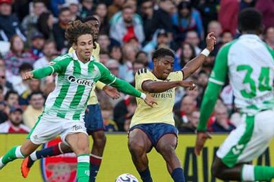 Arsenal gục ngã 1-3 trước Real Betis: Myles Lewis-Skelly chỉ ra giá trị thực sự đằng sau trận thua
