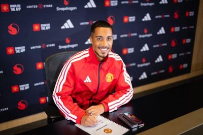 Tielemans 35 triệu bảng hay Guimaraes 75 triệu bảng: Thương vụ nào hời nhất Ngoại hạng Anh?