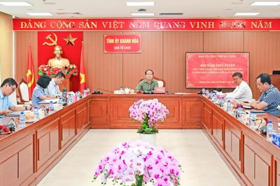Góp ý về đổi mới đánh giá, xếp loại chất lượng tập thể, cá nhân trong hệ thống chính trị