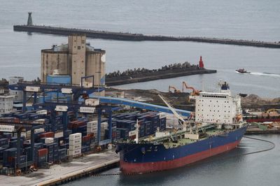 Giá dầu hôm nay 6/8: Giằng co khi thị trường chờ tín hiệu mở lại eo biển Hormuz
