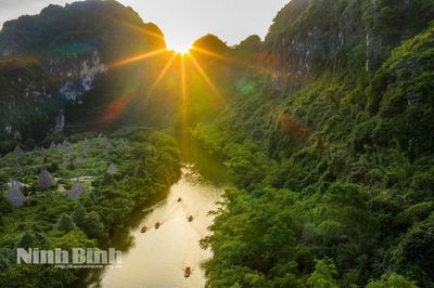 Nâng 'chất ' nguồn nhân lực - 'Chìa khóa' nâng tầm du lịch Ninh Bình (Kỳ I)