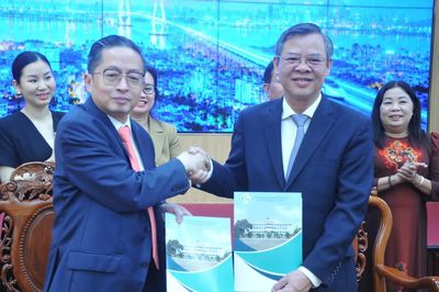Cần Thơ ký kết hợp tác phát triển công nghệ, khai thác tuyến đường sắt chiến lược