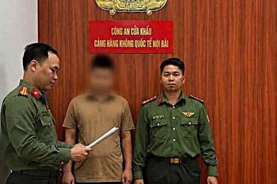 Phát hiện 'cò mồi' hành khách để hưởng tiền chênh lệch tại sân bay Nội Bài
