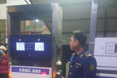 Hà Nội: Lực lượng quản lý thị trường tăng cường kiểm tra, giám sát hoạt động kinh doanh xăng dầu