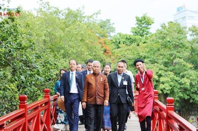 Chủ tịch Quốc hội Thái Lan Sophon Zaram thăm đền Ngọc Sơn