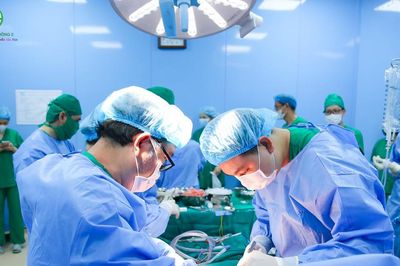 Trao cơ hội sống cho em bé nhỏ tuổi nhất ghép thận từ người hiến chết não