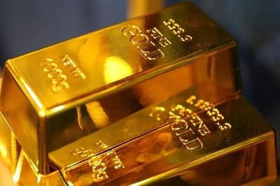 Giá vàng thế giới vượt mốc 4.250 USD/oz