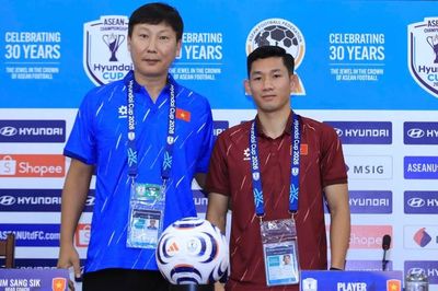 HLV Kim Sang Sik thận trọng trước trận gặp Campuchia