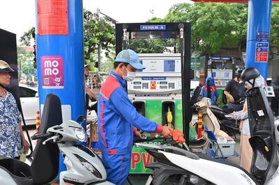 Giá xăng dầu giảm sâu, xăng giảm hơn 660 đồng/lít