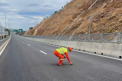 Hàng loạt xe thủng lốp trên đường bộ cao tốc ở phía Đông Gia Lai, Đắk Lắk