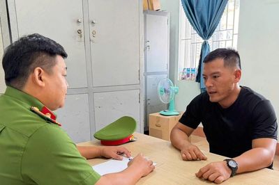 Tạm giữ đối tượng đạp ngã người đàn ông đang chạy xe trên đường