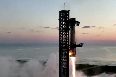 Tên lửa SpaceX quay về gần đúng bệ phóng: Công nghệ đang thay đổi ngành công nghiệp vũ trụ