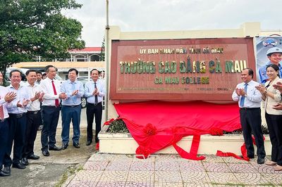 Thành lập Trường Cao đẳng Cà Mau trên cơ sở sáp nhập 4 trường cao đẳng