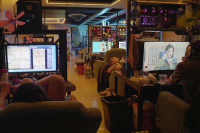 Cuộc sống mới trong các quán Internet ở Trung Quốc giữa lúc kinh tế khó khăn