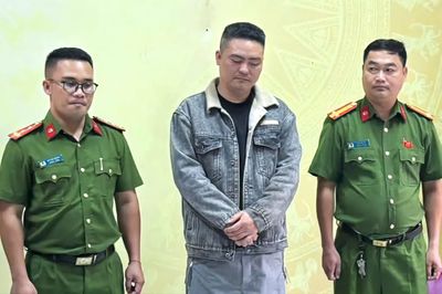 Đưa 4 ô tô sang Lào vận chuyển gần 50 tấn hàng trái phép về Việt Nam