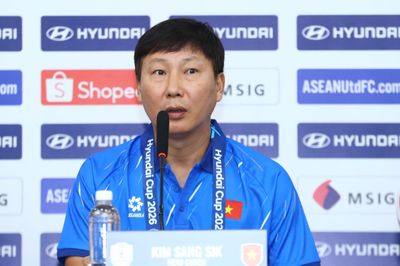 Sao Indonesia hạ thấp chiến thắng của tuyển Việt Nam, HLV Kim Sang-sik đáp trả