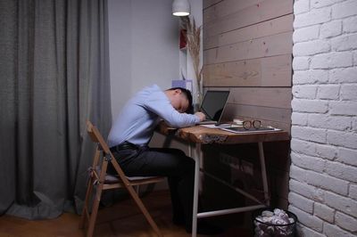 Sếp tôi không ép làm thêm giờ nhưng giao lượng công việc bằng hai người
