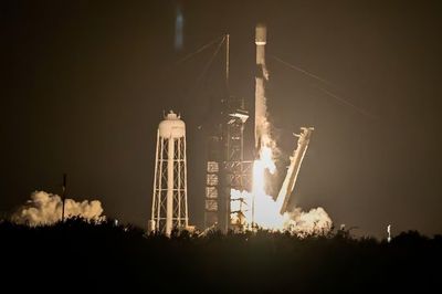 Tầng tên lửa SpaceX đâm xuống Mặt Trăng ở tốc độ gần 9.000 km/h