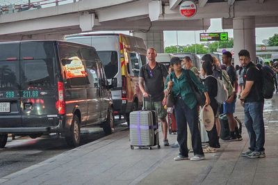 Trưởng Công an cửa khẩu Nội Bài lý giải phương án phân làn đón khách mới