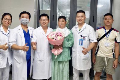 Ho ra hơn 2 lít máu rồi rơi vào suy hô hấp cấp, người bệnh ung thư được cứu sống trong gang tấc