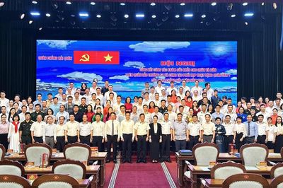 Nhiều cán bộ y tế được khen thưởng sau đợt khám sức khỏe quân, dân ở Trường Sa