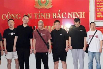 Bàn giao 8 đối tượng truy nã đỏ Interpol cho Hàn Quốc