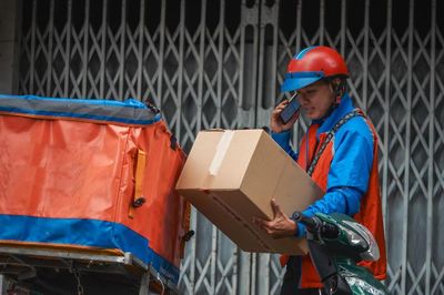 Các chủ shop gặp khó khăn gì khi bán hàng trên sàn thương mại điện tử?