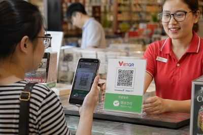 Khách Trung Quốc quét Weixin Pay ở Việt Nam: Cửa hàng nào nhận được tiền?