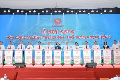 Khởi công Trường THPT Nam Đàn 1, Phó Thủ tướng Phạm Thị Thanh Trà kỳ vọng môi trường giáo dục chất lượng cao, nhân văn